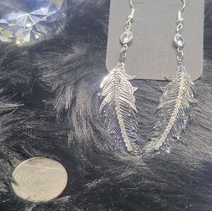 (New) Long Blingy Silver Feather Shape Fashion Earrings
